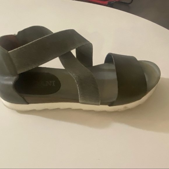 Sandals - Picture 3 of 6